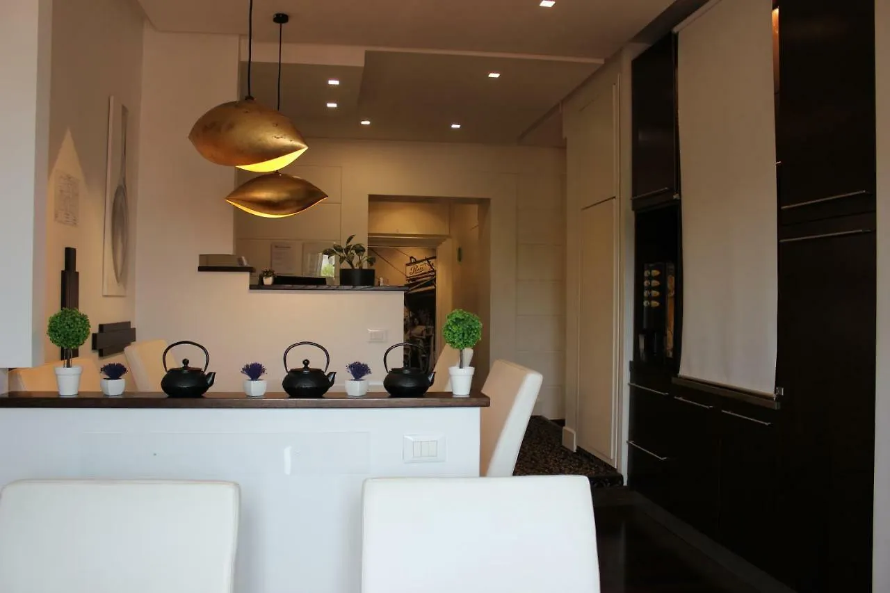 ** Bed & Breakfast Relais La Maison De Luxe Rome Italy